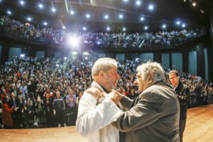 Lula diz que vai voltar ao cenário 