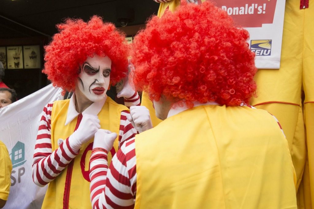 Donald derruba Ronald