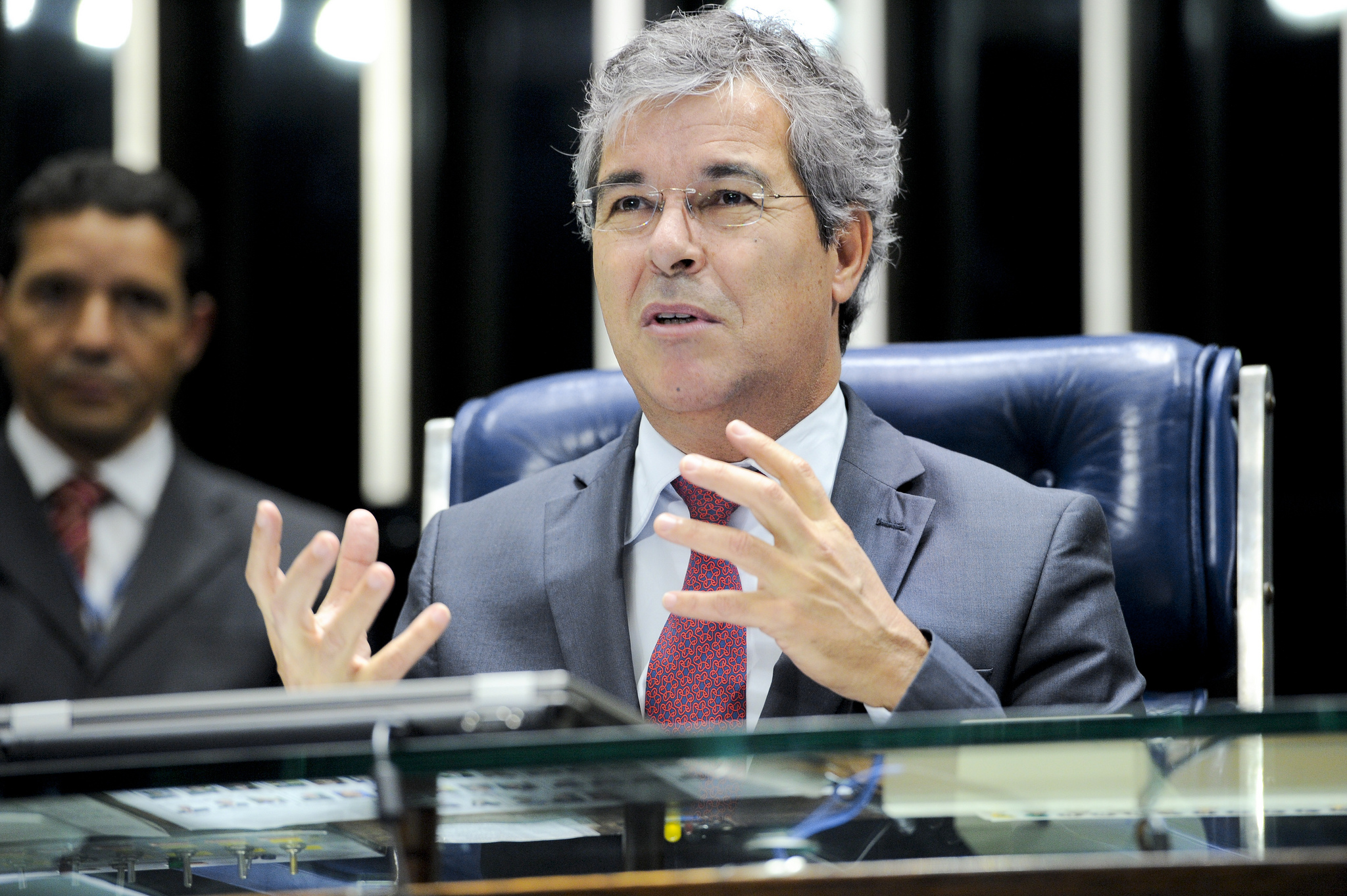 “Seria melhor ter perdido a eleição”, diz senador petista