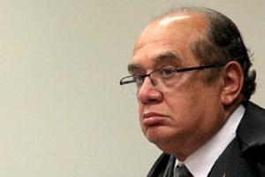A mosca azul do líder da oposição