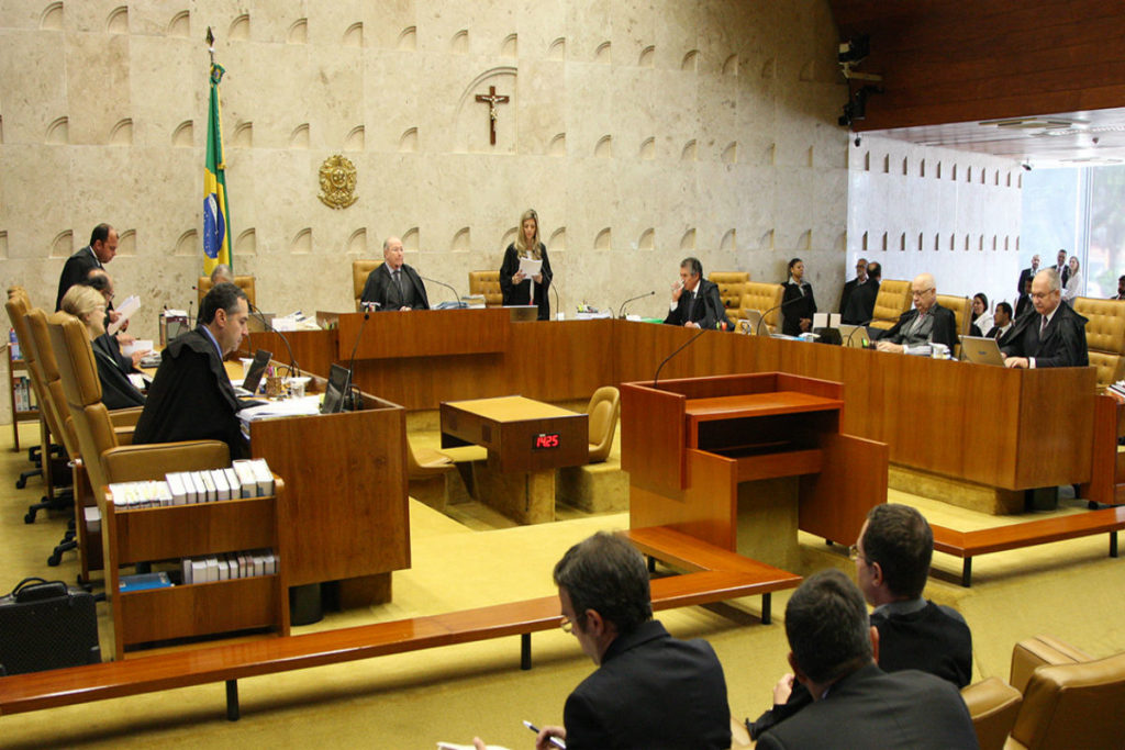 Pedro Serrano analisa influência da mídia no Direito