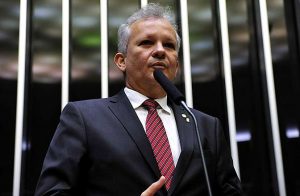 Comunicações: moeda de troca evidencia falta de política