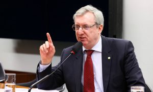 A ciência no Brasil está a beira do colapso, avalia ex-ministro