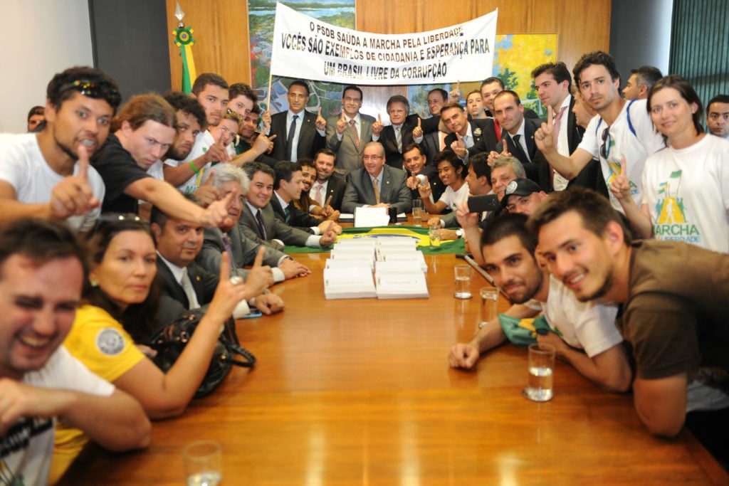 Juntos, PT e PSDB se afundam na lama de Cunha