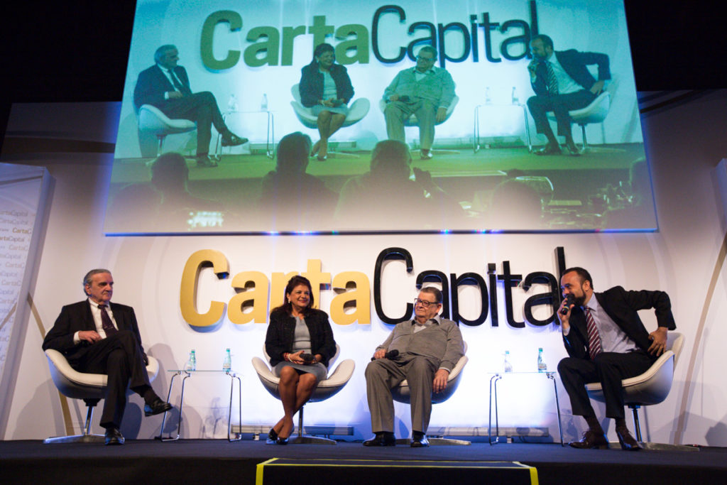 Em evento de CartaCapital, convidados debatem crise e impeachment