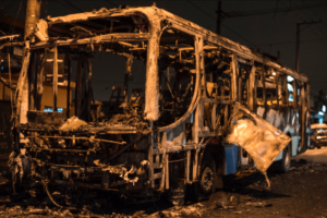 4 a cada 10 ônibus são queimados horas após mortes cometidas por PMs