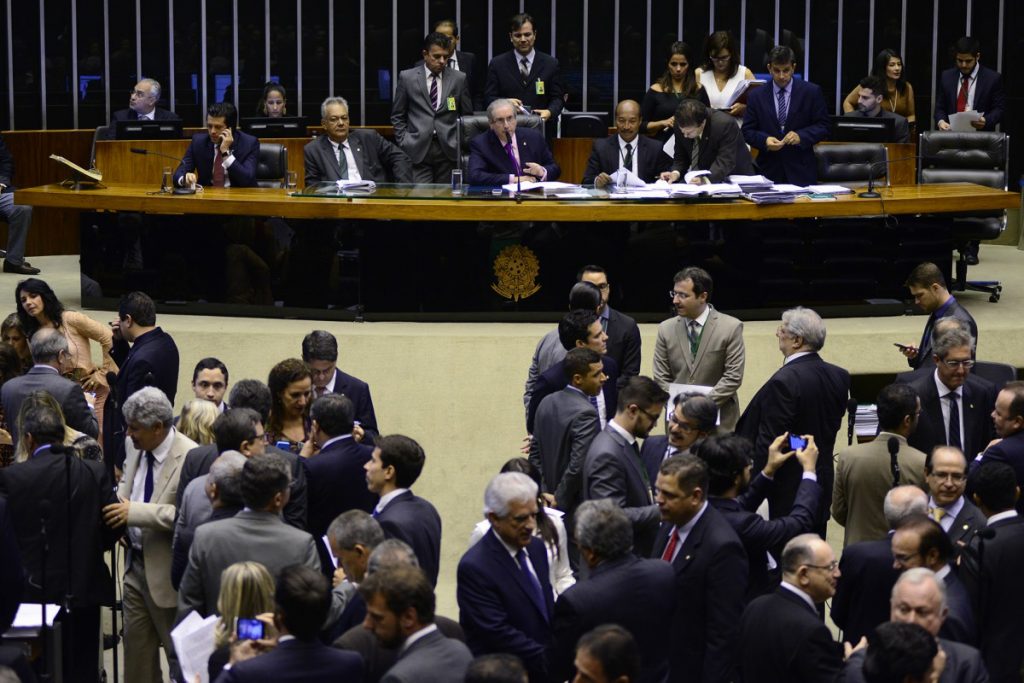 A mídia tradicional e a negação do projeto de direito de resposta