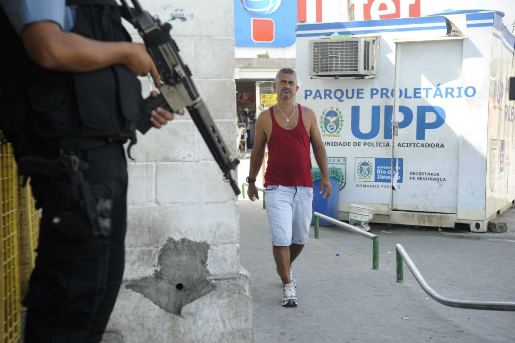 Atuação das UPPs se aproxima do modo de agir da Polícia Militar