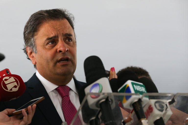 Repórteres Sem Fronteiras destaca Aécio como “coronel” da mídia