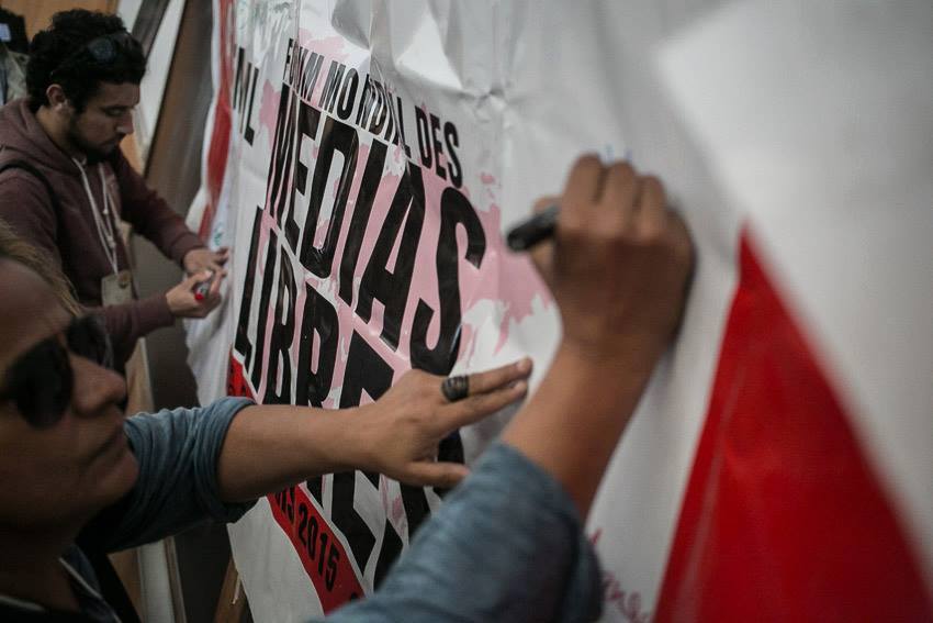 Redes autônomas de comunicação e a luta pela descolonização midiática