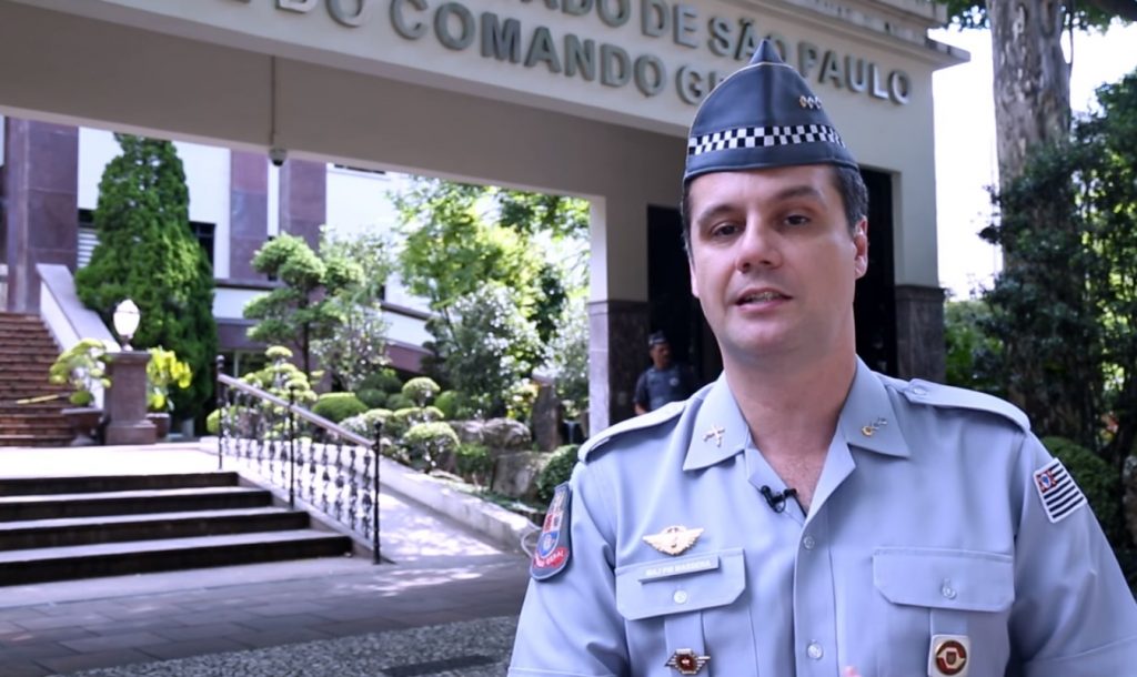 Porta-voz da PM-SP insinua vínculo entre site e crime e depois recua