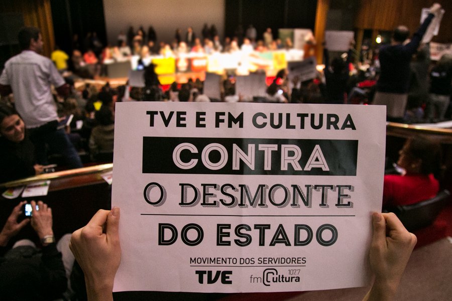 Trabalhadores da TVE e a FM Cultura do Rio Grande do Sul em protesto contra o desmonte 