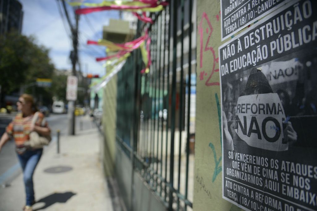A cobertura midiática das escolas ocupadas: silêncio e criminalização