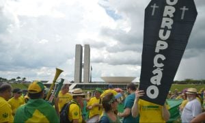 A indústria da precariedade no Brasil