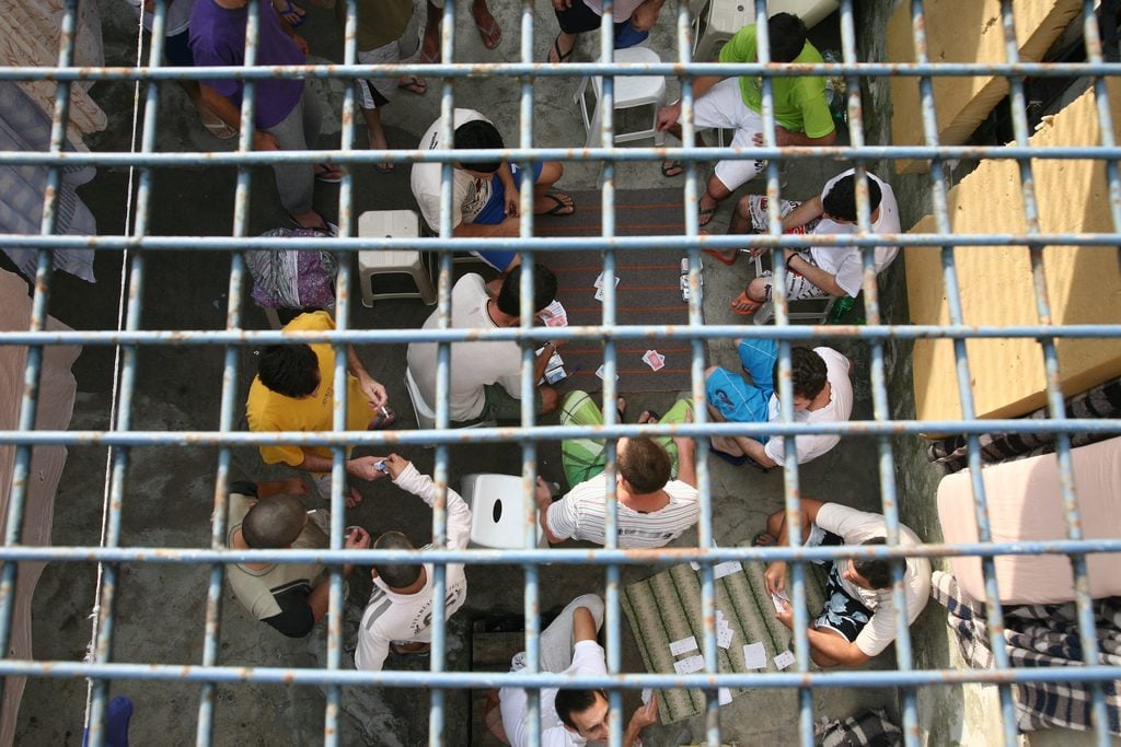 Mais de 100 mil presos por tráfico de drogas poderiam ter pena reduzida, aponta o CNJ