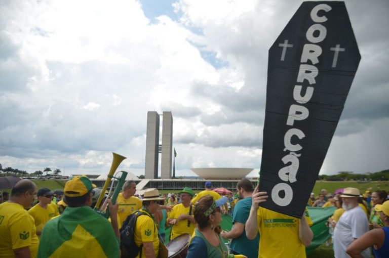 Contra corrupção.jpg