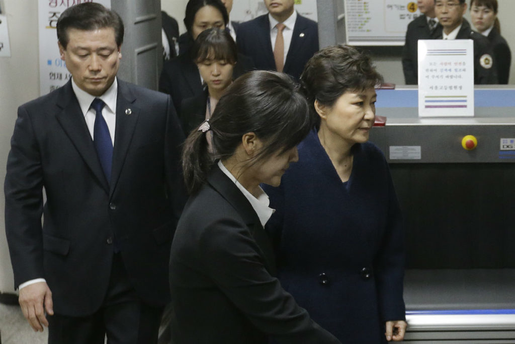 Presa, ex-presidente da Coreia do Sul é acusada de extorquir empresas
