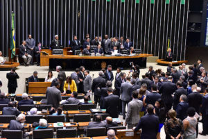 Câmara rejeita cobrança por pós-graduação lato sensu em universidade pública