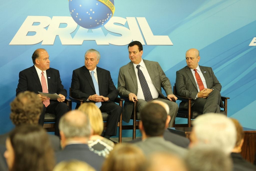 O escárnio de Temer com as concessões de rádio e TV
