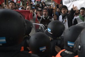 Greve geral desafia o governo Macri
