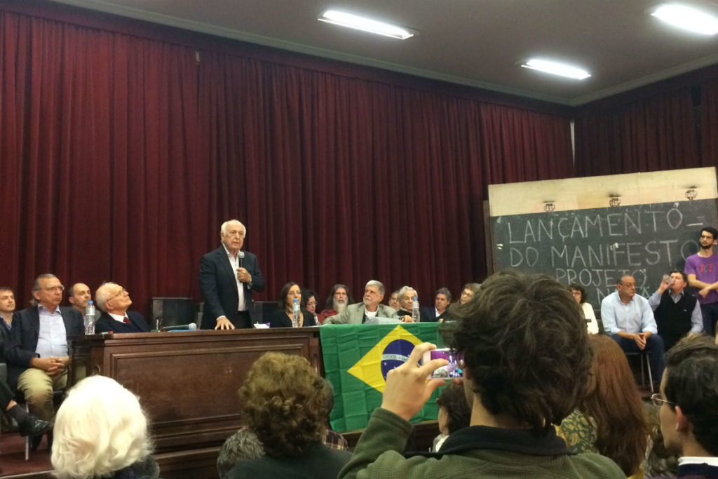 Bresser-Pereira: “Esta é uma greve para construir o Brasil”