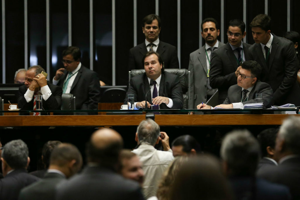“Objetivo da lista fechada é proteger os líderes partidários”