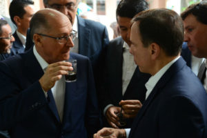Alckmin entra na correnteza da Lava Jato e fortalece Doria para 2018