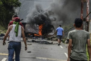 Oposição desafia Maduro com nova marcha após 25 mortes em um mês