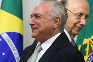 Temer ameaça cortar o ponto dos servidores que aderirem à greve geral