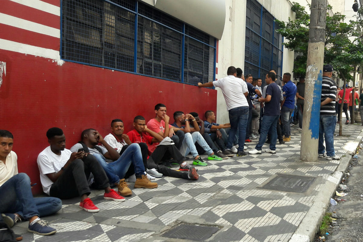Desemprego mantém trajetória de alta e atinge 13,6% em abril