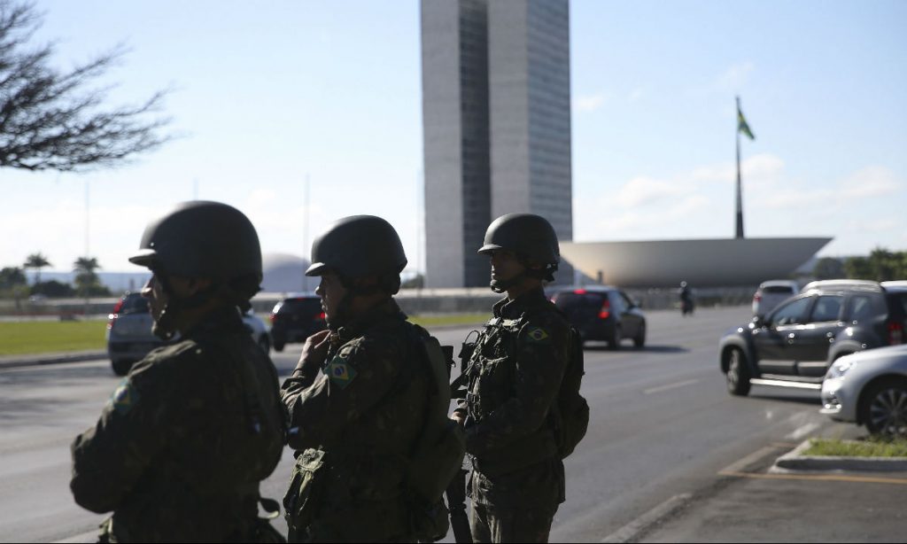Reforma militar poupa 6 vezes menos que extinguir pensão de filhas