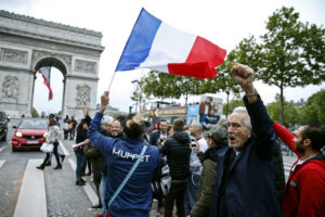 França freia a extrema-direita, mas suas ideias prosperam