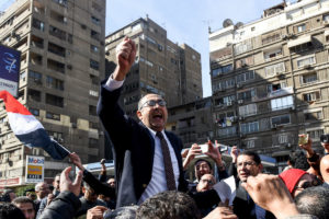 Governo do Egito persegue oposicionistas a um ano de novas eleições