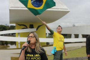 Em Curitiba, grupo pró-Lava Jato denuncia 