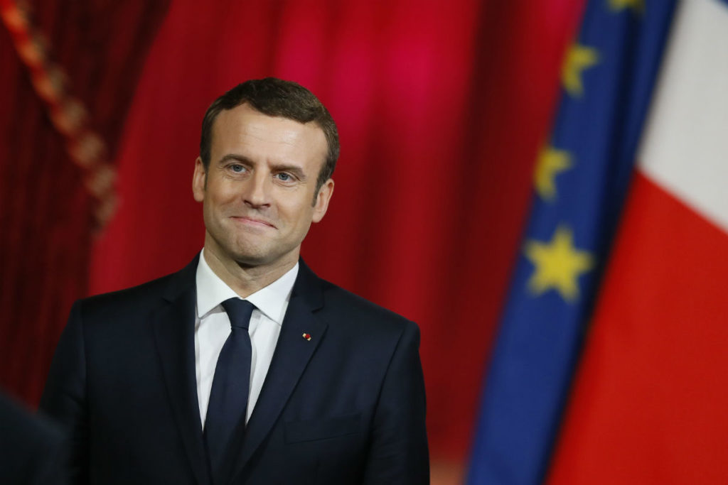 Macron rompe fronteiras partidárias ao compor novo governo