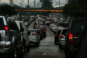A norma de controle da poluição do ar asfixia os brasileiros