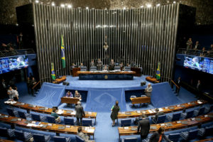Senado aprova fim do foro privilegiado e texto vai para a Câmara