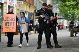 Reino Unido investiga suposta rede por trás de atentado em Manchester