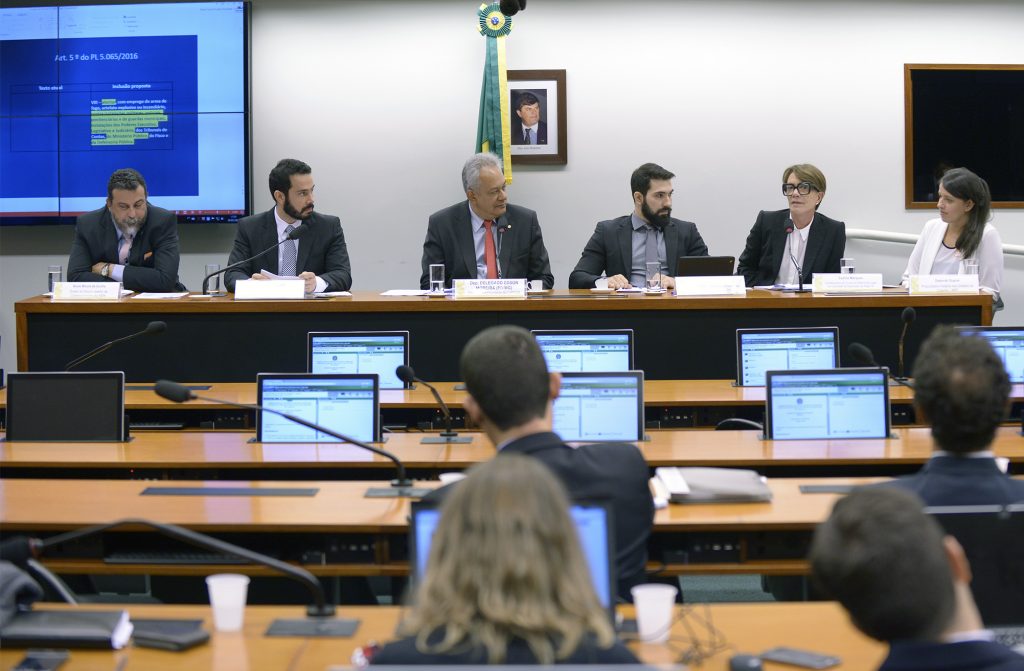 Movimentos sociais e manifestantes de novo na mira do Congresso