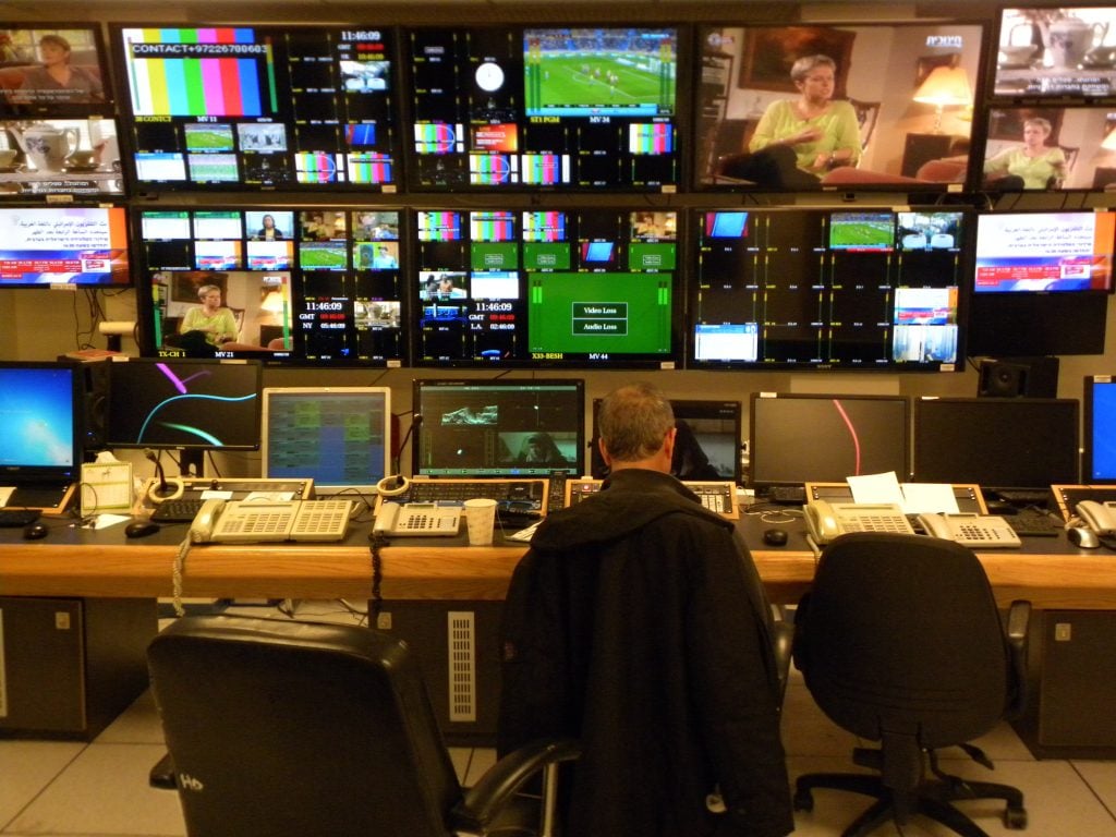 Sob domínio das empresas, desligamento analógico deixa milhões sem TV aberta
