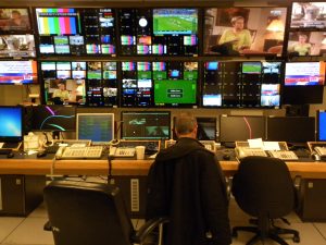 Sob domínio das empresas, desligamento analógico deixa milhões sem TV aberta