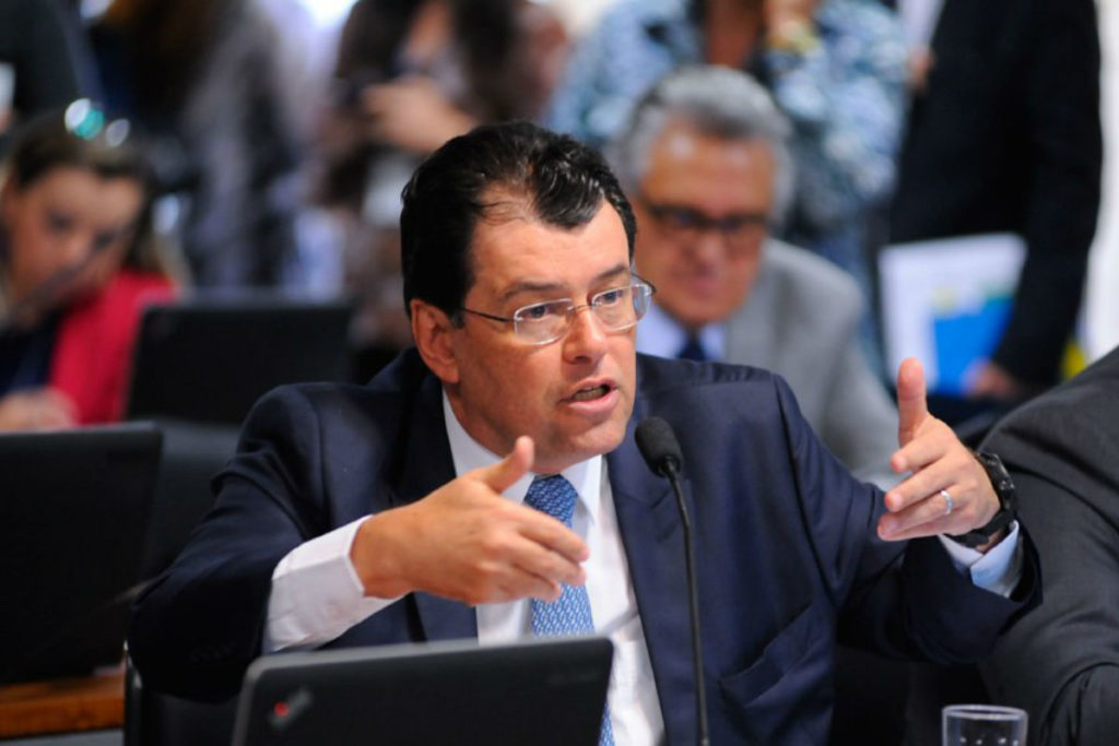 Eduardo Braga apresenta voto em separado contra a reforma trabalhista