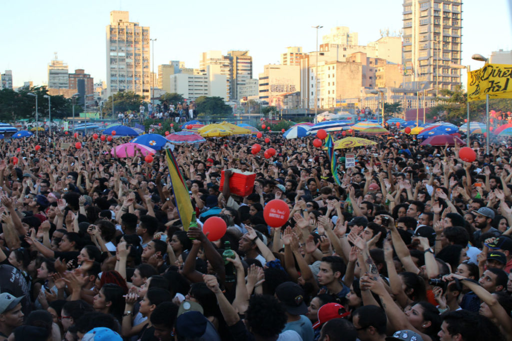 “Mais importante que um candidato é a democracia”