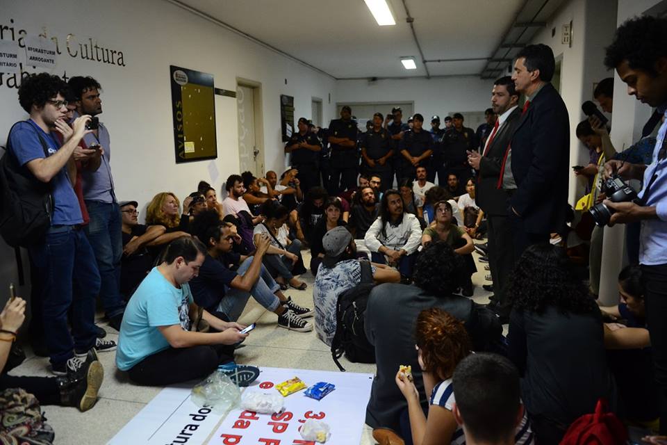 Secretaria ocupada é ápice da crise entre Sturm e agentes culturais
