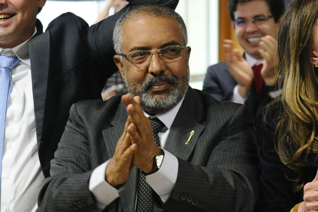 Paulo Paim apresenta novo voto em separado contra reforma trabalhista