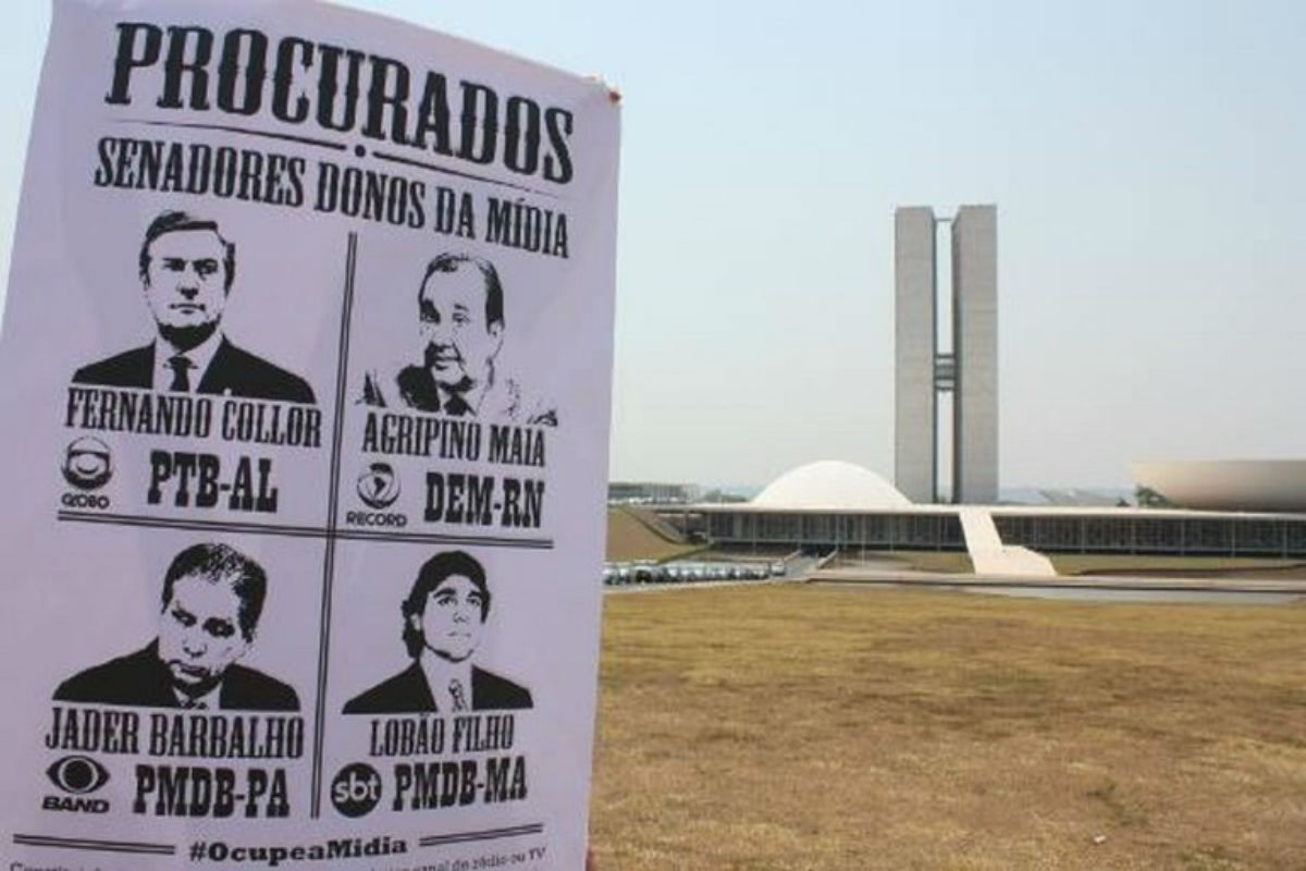 Relações clientelistas com concessões de rádio e TV seguem na política brasileira, violando a Constituição. 