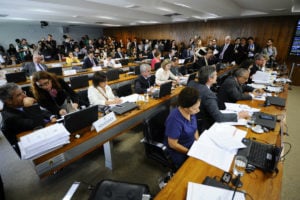 Relatório da reforma trabalhista é rejeitado em comissão do Senado