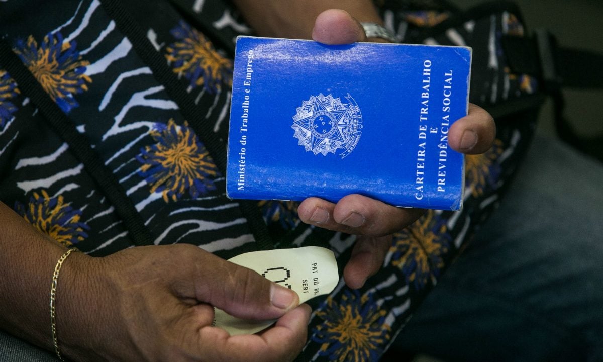 Governo revisa dados mais uma vez e Brasil registra saldo negativo de vagas formais em 2020