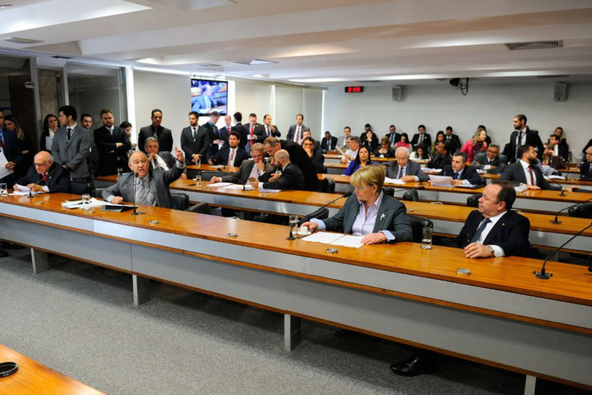 Em comissão, fim da desoneração da folha é adiado para 2018