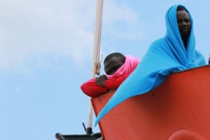 Os traumas dos jovens que cruzaram o Mediterrâneo